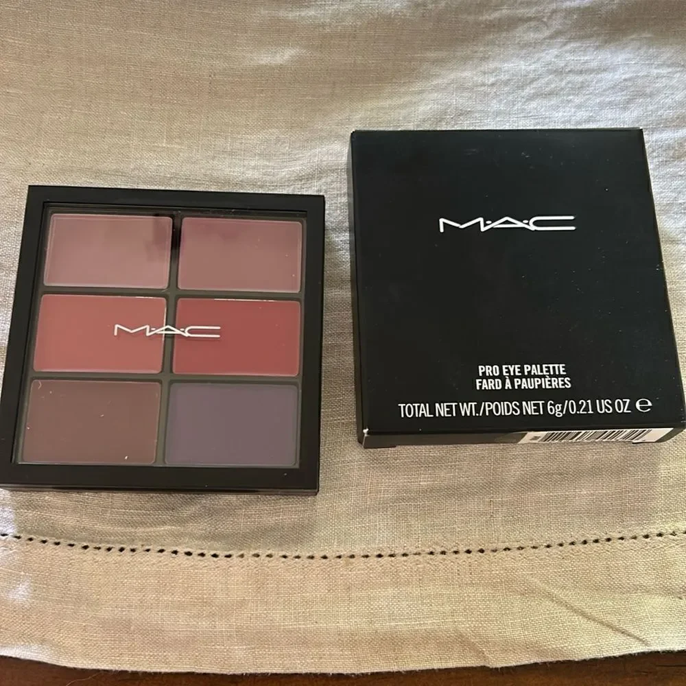 MAC PRO EYE PALETTE THE ROMANTIC .21 OZ / 6 G new in the box Ipsy bag